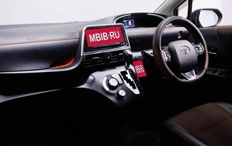 Toyota Sienta II, 2020 год, 1 699 000 рублей, 18 фотография