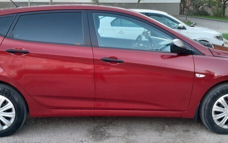 Hyundai Solaris II рестайлинг, 2012 год, 2 фотография