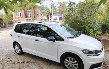 Volkswagen Touran III, 2019 год, 1 950 000 рублей, 3 фотография