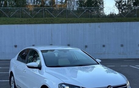 Volkswagen Passat B7, 2012 год, 1 050 000 рублей, 2 фотография