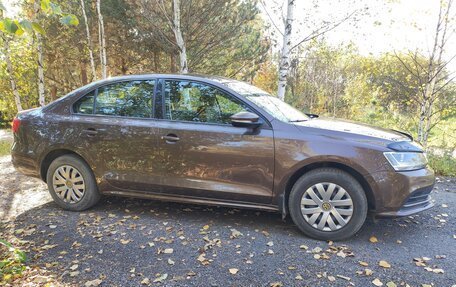 Volkswagen Jetta VI, 2015 год, 920 000 рублей, 2 фотография