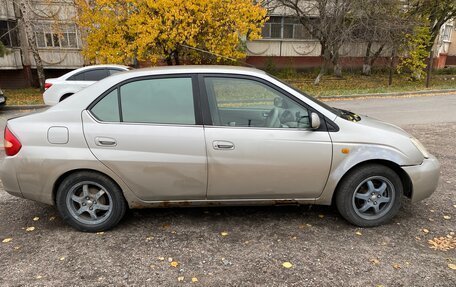 Toyota Prius IV XW50, 2000 год, 170 000 рублей, 1 фотография