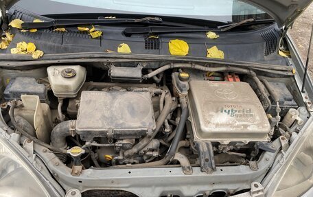 Toyota Prius IV XW50, 2000 год, 170 000 рублей, 6 фотография