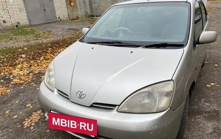 Toyota Prius IV XW50, 2000 год, 170 000 рублей, 3 фотография