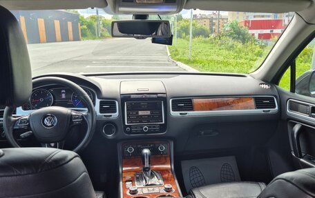 Volkswagen Touareg III, 2011 год, 1 700 000 рублей, 4 фотография