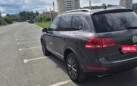 Volkswagen Touareg III, 2011 год, 1 700 000 рублей, 2 фотография