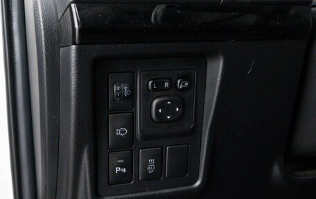 Toyota Land Cruiser Prado 150 рестайлинг 2, 2015 год, 3 989 099 рублей, 13 фотография