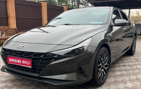 Hyundai Elantra, 2022 год, 2 450 000 рублей, 1 фотография