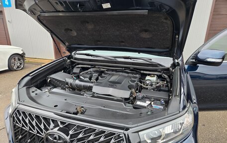 Toyota Land Cruiser Prado 150 рестайлинг 2, 2019 год, 5 800 000 рублей, 7 фотография