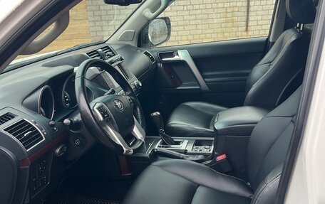 Toyota Land Cruiser Prado 150 рестайлинг 2, 2014 год, 3 250 000 рублей, 6 фотография