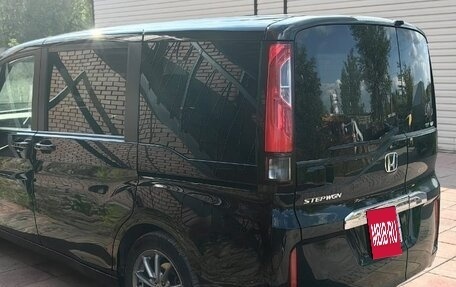 Honda Stepwgn IV, 2019 год, 1 900 000 рублей, 7 фотография