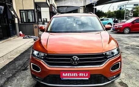 Volkswagen T-Roc I, 2021 год, 1 715 632 рублей, 2 фотография