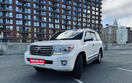 Toyota Land Cruiser 200, 2012 год, 3 700 000 рублей, 2 фотография