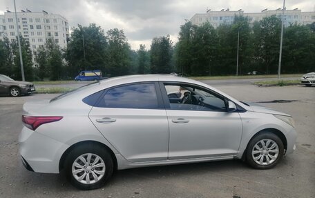 Hyundai Solaris II рестайлинг, 2019 год, 700 000 рублей, 2 фотография
