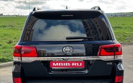 Toyota Land Cruiser 200, 2017 год, 10 300 000 рублей, 6 фотография