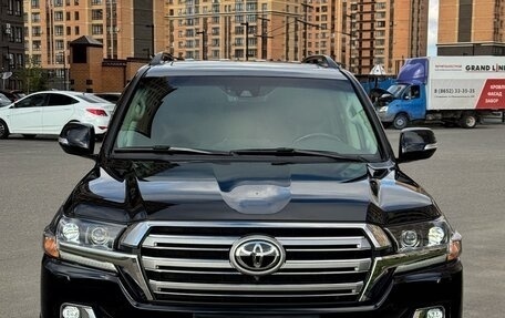 Toyota Land Cruiser 200, 2017 год, 10 300 000 рублей, 2 фотография