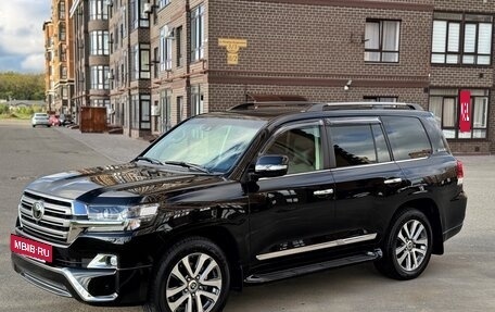 Toyota Land Cruiser 200, 2017 год, 10 300 000 рублей, 3 фотография
