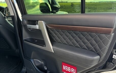 Toyota Land Cruiser 200, 2017 год, 10 300 000 рублей, 21 фотография