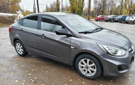Hyundai Solaris II рестайлинг, 2011 год, 655 000 рублей, 3 фотография