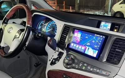 Toyota Sienna III, 2011 год, 2 000 000 рублей, 1 фотография