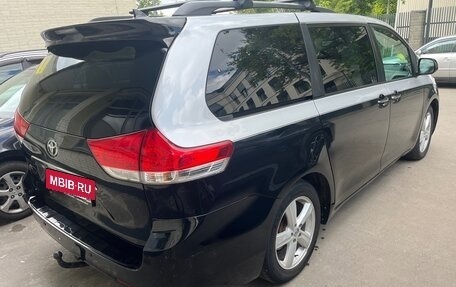 Toyota Sienna III, 2011 год, 2 000 000 рублей, 4 фотография