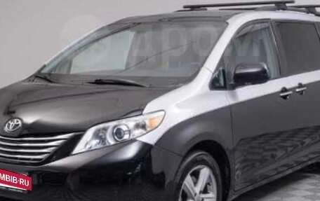 Toyota Sienna III, 2011 год, 2 000 000 рублей, 2 фотография