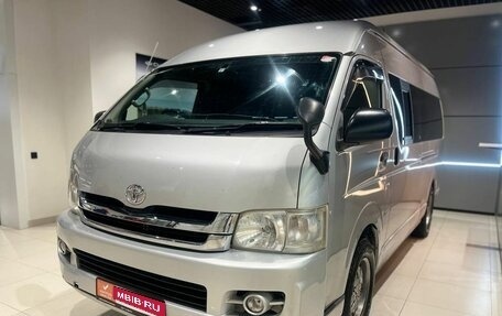 Toyota HiAce H200, 2011 год, 1 600 000 рублей, 1 фотография