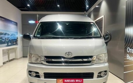 Toyota HiAce H200, 2011 год, 1 600 000 рублей, 2 фотография