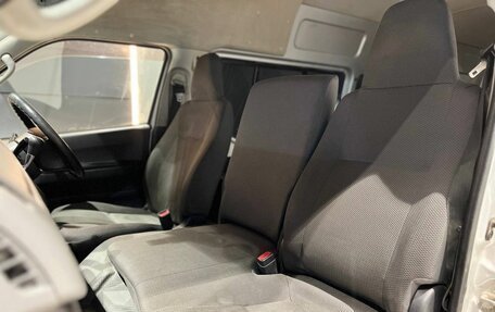 Toyota HiAce H200, 2011 год, 1 600 000 рублей, 16 фотография