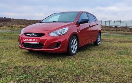 Hyundai Solaris II рестайлинг, 2011 год, 620 000 рублей, 2 фотография