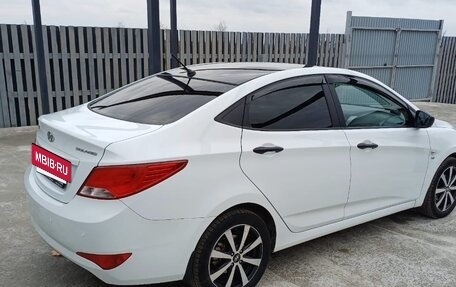 Hyundai Solaris II рестайлинг, 2015 год, 1 130 000 рублей, 3 фотография