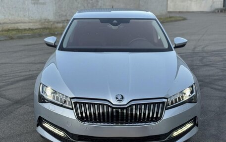 Skoda Superb III рестайлинг, 2021 год, 1 800 000 рублей, 2 фотография