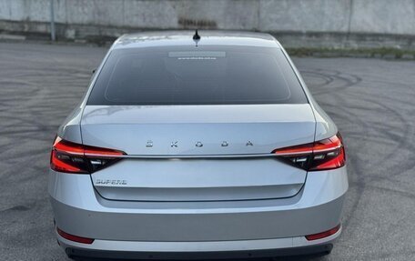 Skoda Superb III рестайлинг, 2021 год, 1 800 000 рублей, 3 фотография