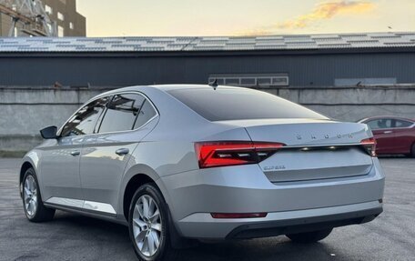 Skoda Superb III рестайлинг, 2021 год, 1 800 000 рублей, 4 фотография
