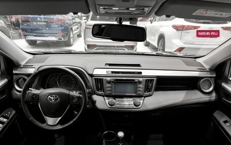 Toyota RAV4, 2015 год, 1 850 000 рублей, 17 фотография