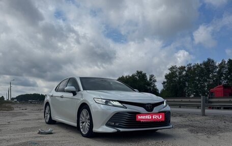 Toyota Camry, 2019 год, 3 500 000 рублей, 10 фотография