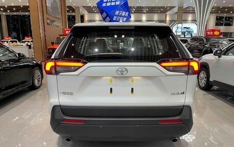 Toyota RAV4, 2025 год, 3 200 000 рублей, 4 фотография