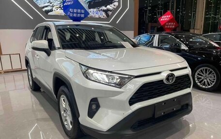 Toyota RAV4, 2025 год, 3 200 000 рублей, 3 фотография