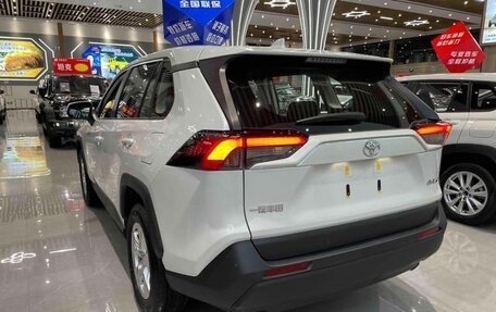 Toyota RAV4, 2025 год, 3 200 000 рублей, 5 фотография