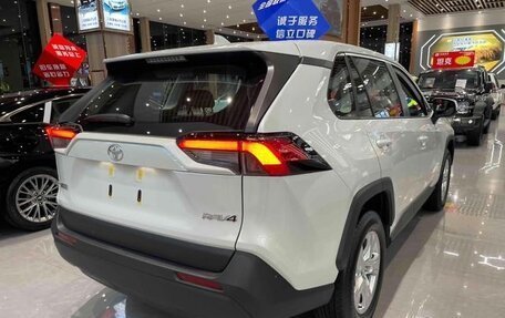 Toyota RAV4, 2025 год, 3 200 000 рублей, 6 фотография