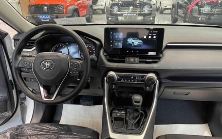 Toyota RAV4, 2025 год, 3 200 000 рублей, 7 фотография