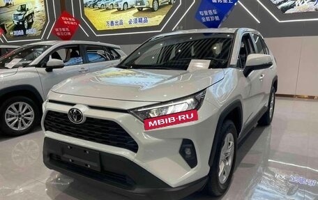 Toyota RAV4, 2025 год, 3 200 000 рублей, 2 фотография
