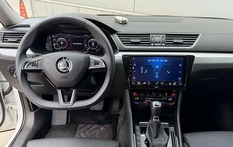 Skoda Superb III рестайлинг, 2022 год, 2 100 005 рублей, 10 фотография