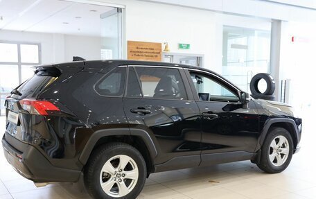 Toyota RAV4, 2020 год, 2 650 000 рублей, 6 фотография