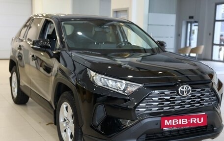 Toyota RAV4, 2020 год, 2 650 000 рублей, 4 фотография