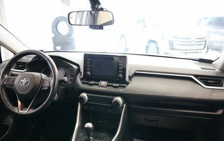 Toyota RAV4, 2020 год, 2 650 000 рублей, 17 фотография