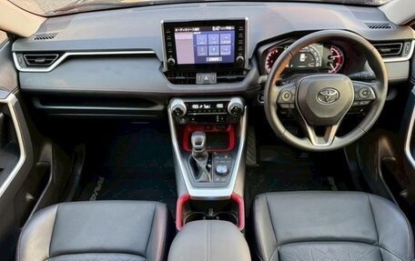 Toyota RAV4, 2022 год, 2 650 000 рублей, 10 фотография