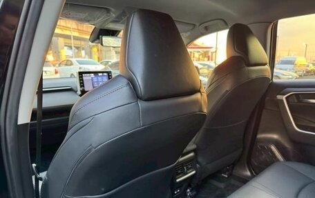 Toyota RAV4, 2022 год, 2 650 000 рублей, 13 фотография