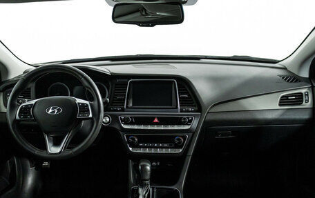 Hyundai Sonata VII, 2019 год, 1 995 000 рублей, 13 фотография