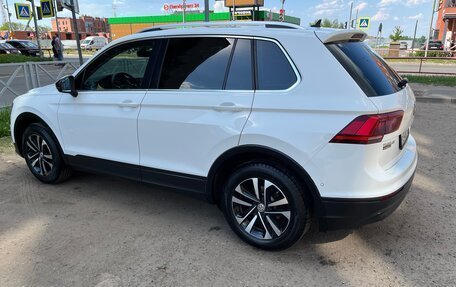 Volkswagen Tiguan II, 2019 год, 2 400 000 рублей, 2 фотография